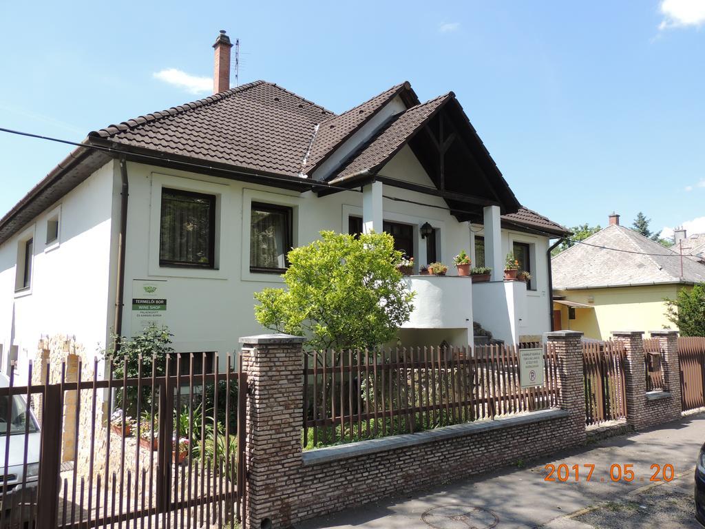 Eszter Apartman Erlau Exterior foto