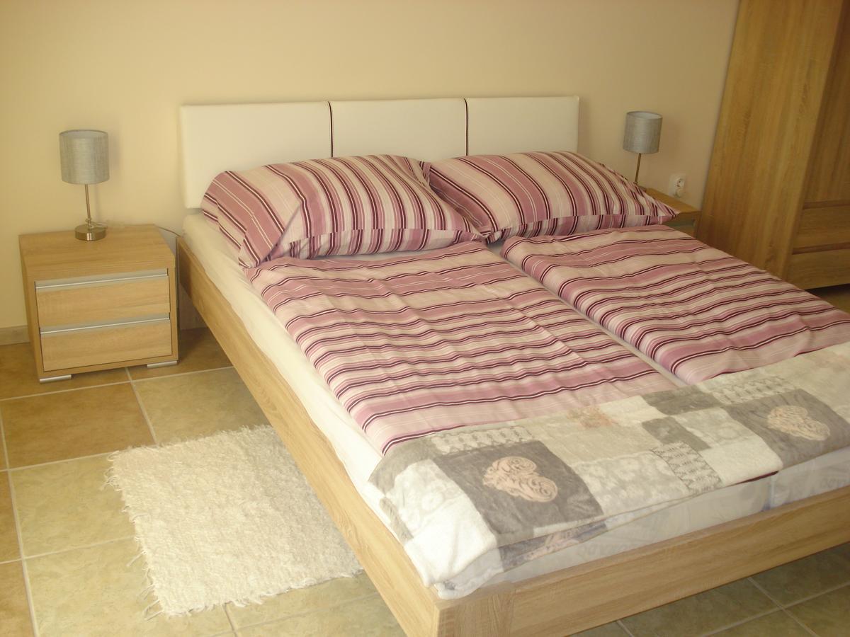 Eszter Apartman Erlau Exterior foto